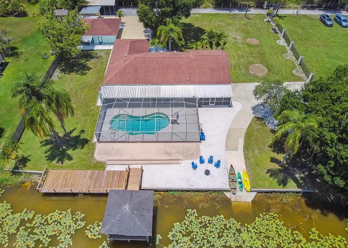 Lake House Westchase Area. Heated Pool Waterfront!