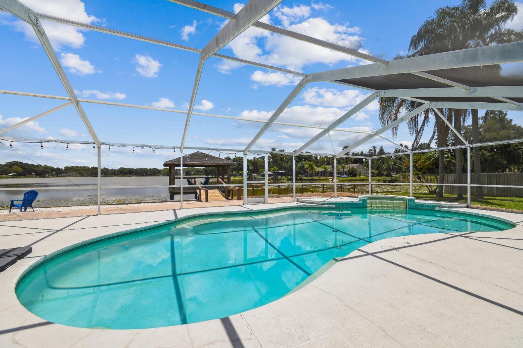 House Westchase Area. Heated Pool Waterfront! * Tampa