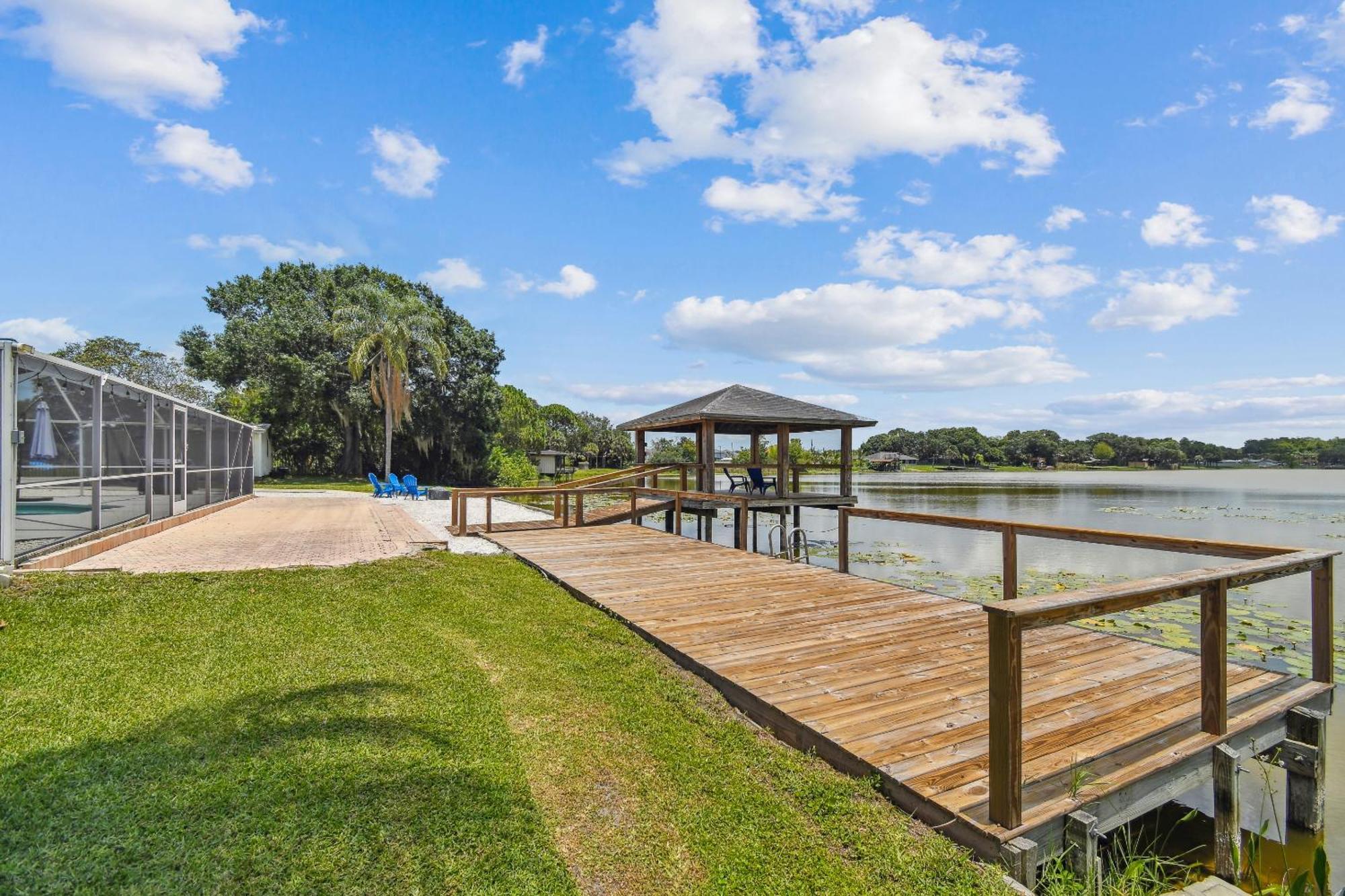 House Westchase Area. Heated Pool Waterfront! *