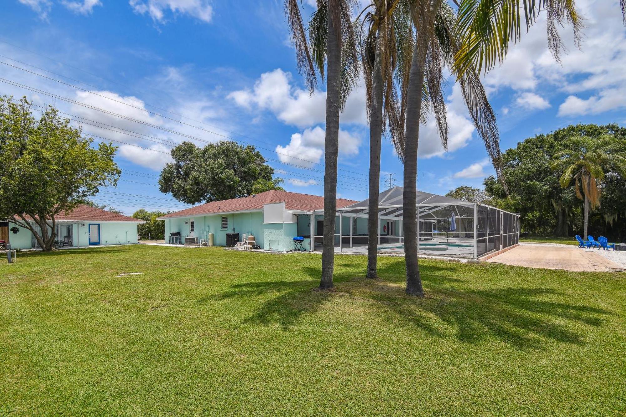 House Westchase Area. Heated Pool Waterfront!