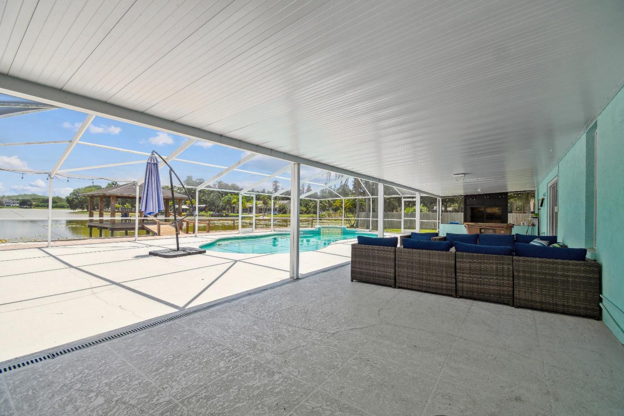House Westchase Area. Heated Pool Waterfront! Ferienhaus