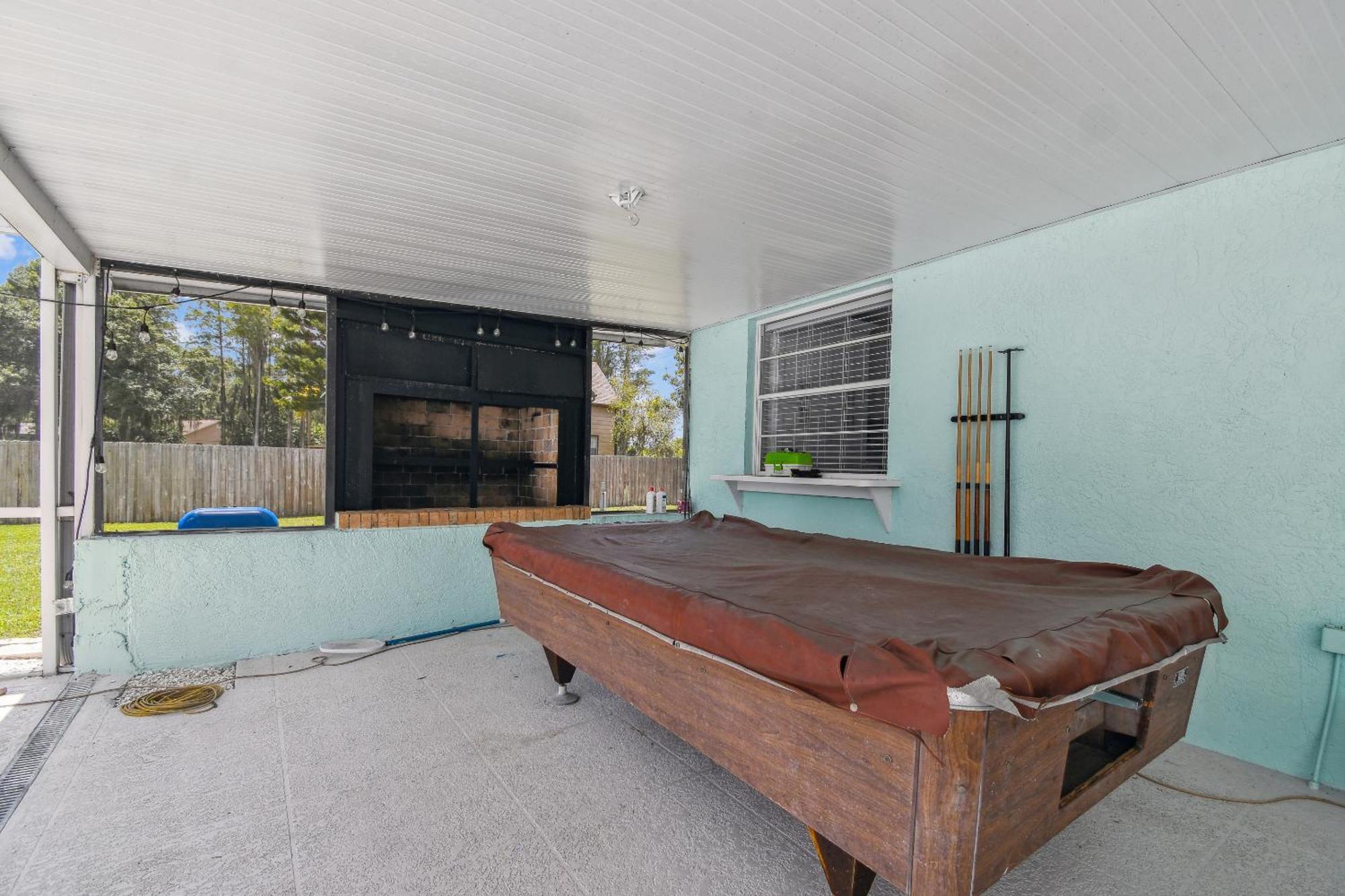 House Westchase Area. Heated Pool Waterfront! Tampa