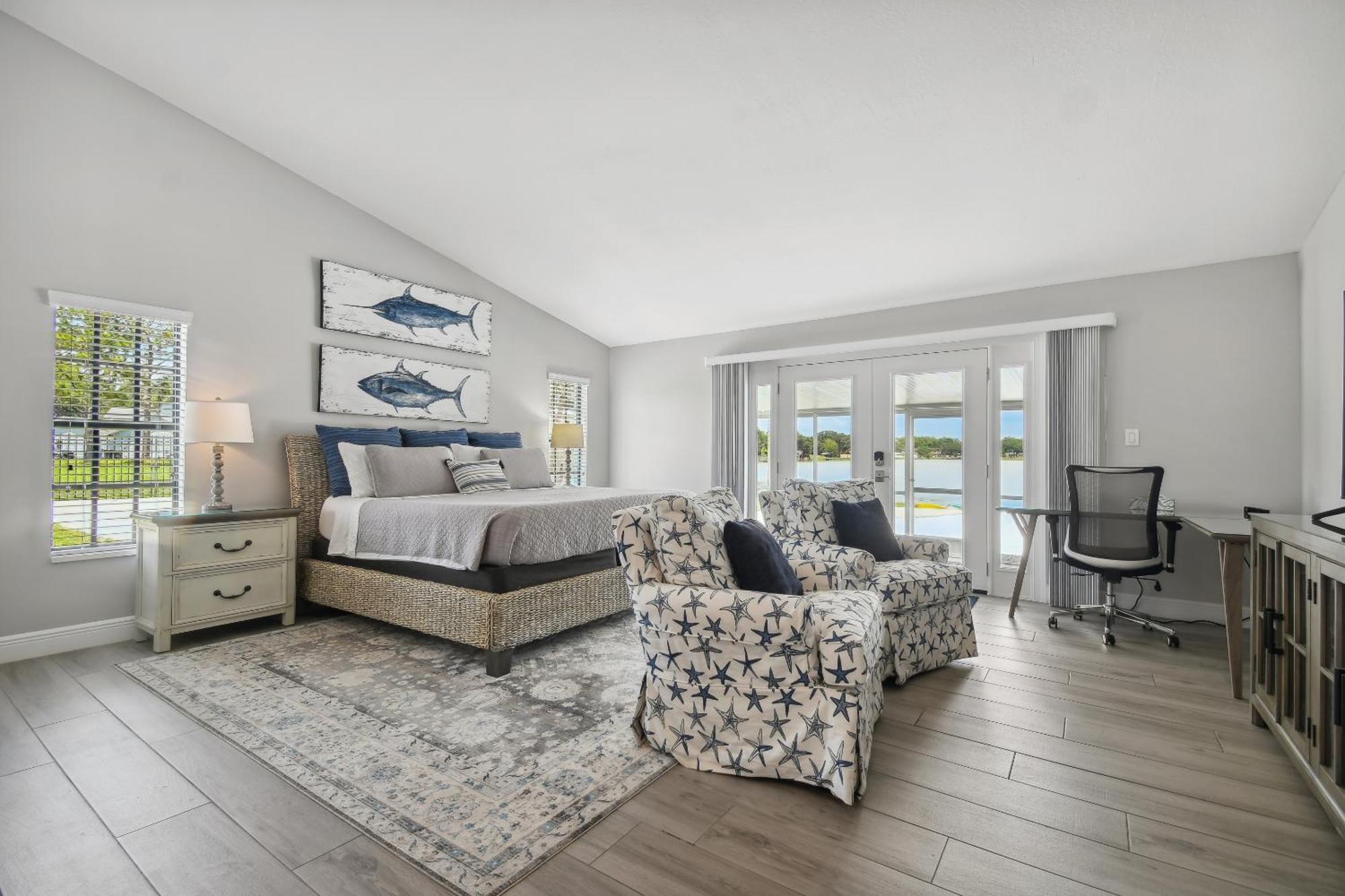 House Westchase Area. Heated Pool Waterfront! *