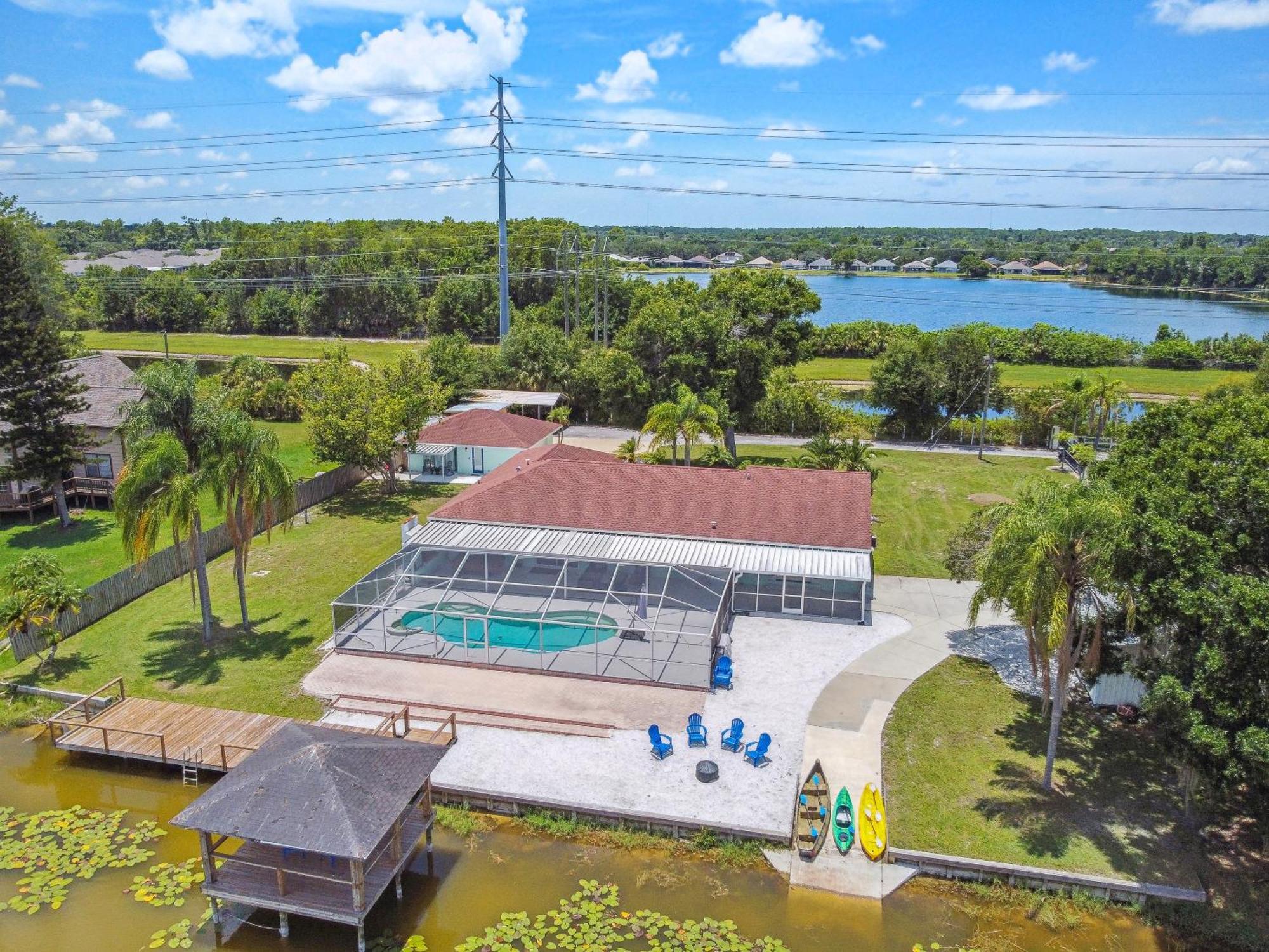 House Westchase Area. Heated Pool Waterfront! *