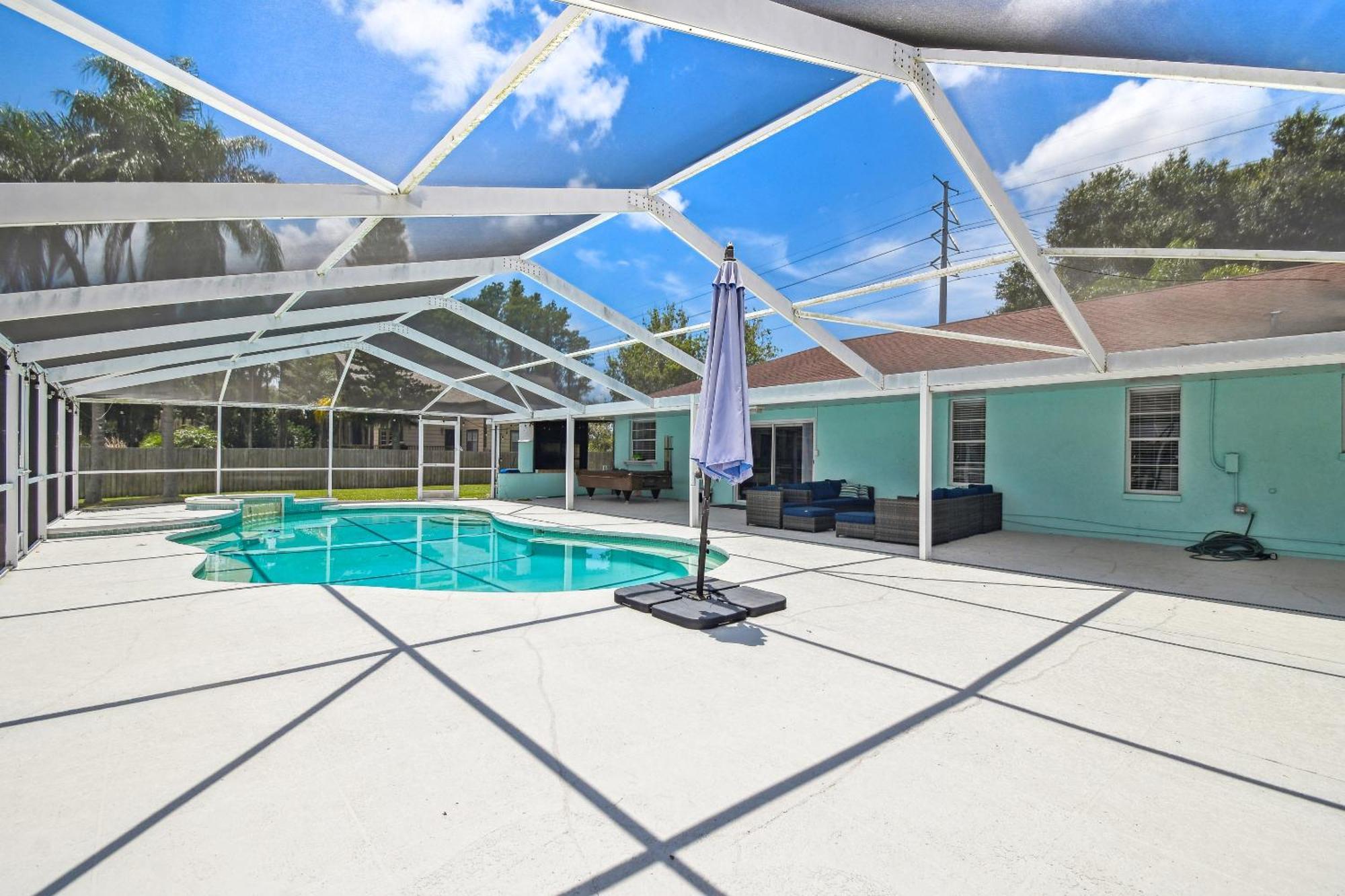House Westchase Area. Heated Pool Waterfront! Сasa de vacaciones *